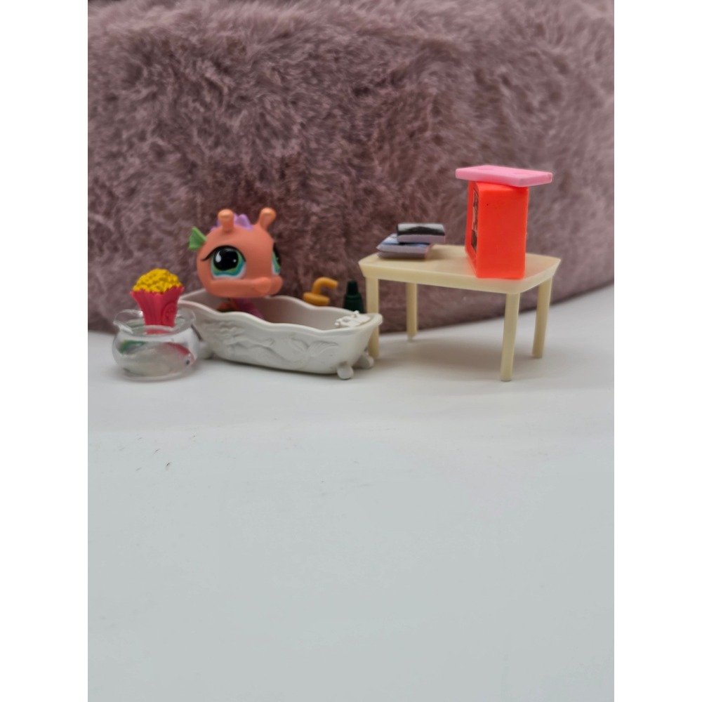 Littlest Pet Shop Seahorse #802 relaxing bathtub dollhouse Figure Accessory lot